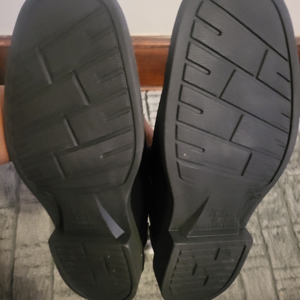 Brand New Shoes - Picture 4 of 5